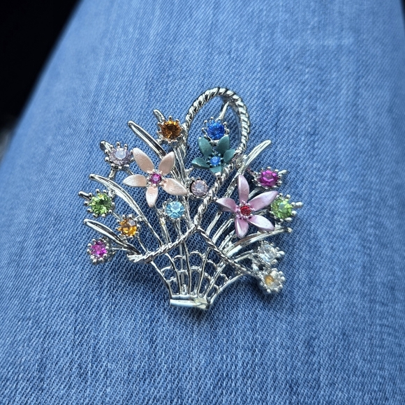 Fashion Accessories Jewelry - Colorful Floral Basket Brooch